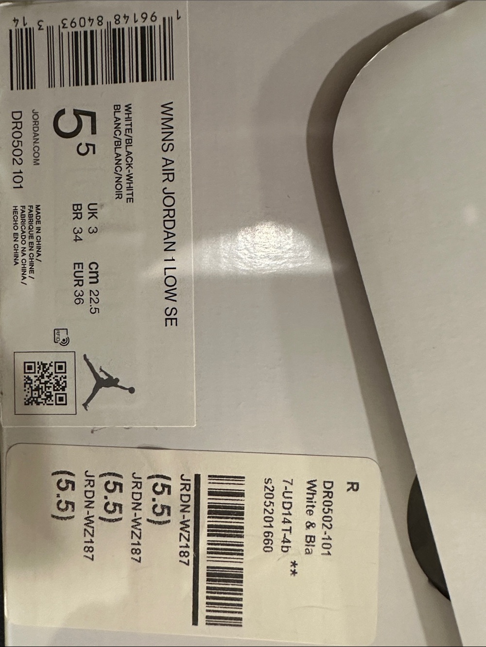 Nike Women’s Low-Top Sneakers in Black and White - Picture 7 of 7